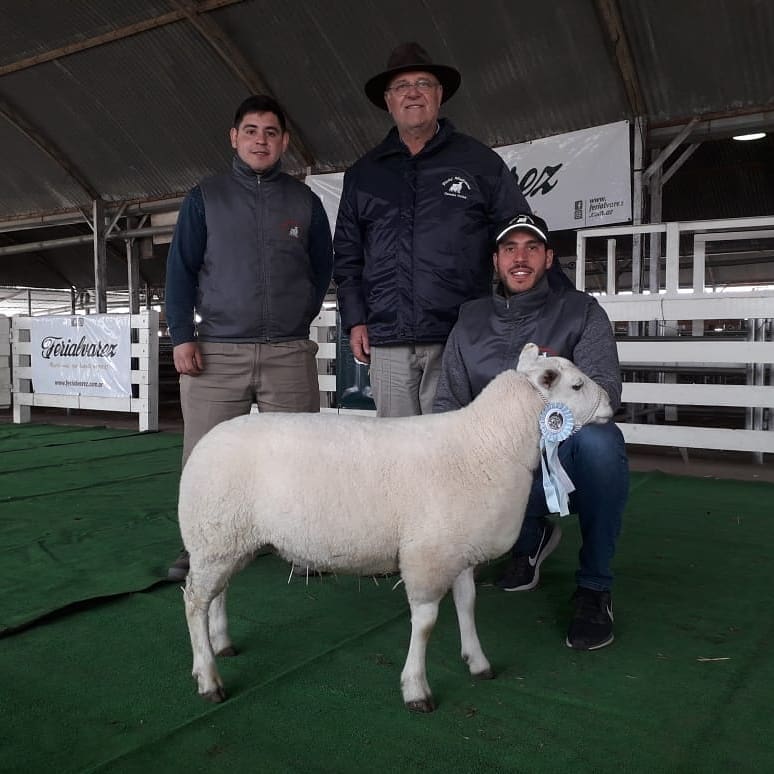 Los Bergia junto a la gran campeona en la Exposición de la Sociedad Rural de Río Cuarto