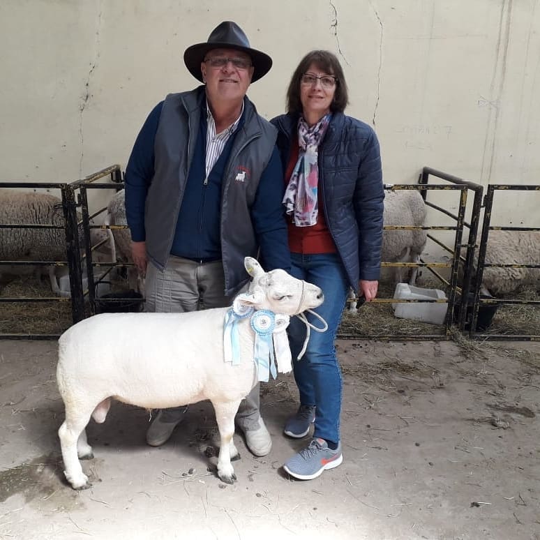 Susana y Carlos con el gran campeón de la exposición de Jesús María