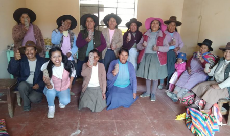 Comunidades de Perú y Bolivia que participan del proyecto “Articulando biodiversidad en producción familiar” (COPROFAM-TIRFAA) recibieron el reconocimiento “Aldeas Sostenibles” de la FAO